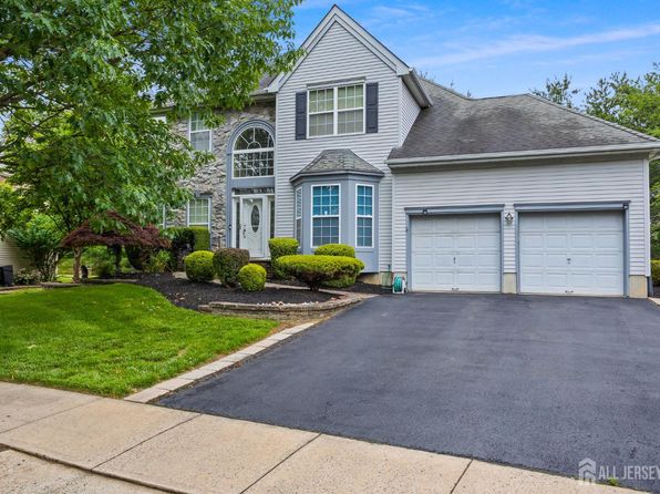 38 Larkspur Dr