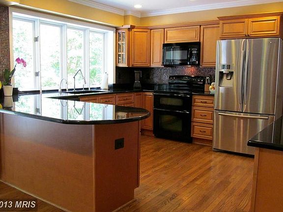 4th image of 9902 Shady Slope Ct