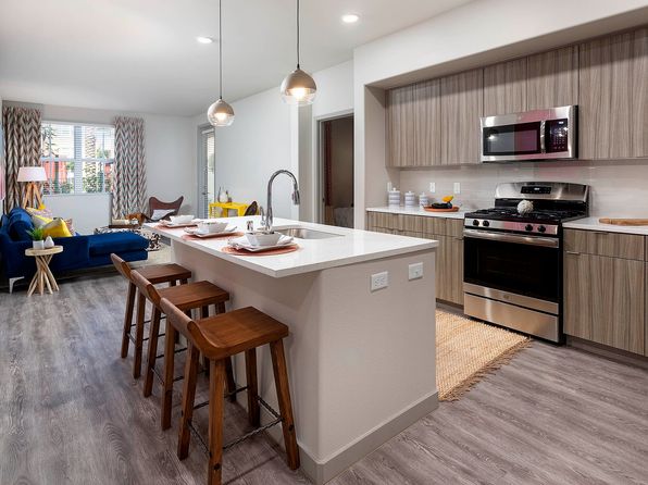 352 Townsite Promenade #4-202