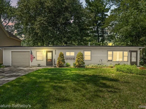6280 Beth, Brighton, MI 48116
