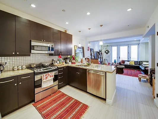 Sold by Bouklis Group | media 3