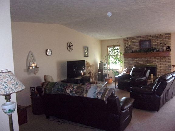 2nd image of 221 Regency Ln