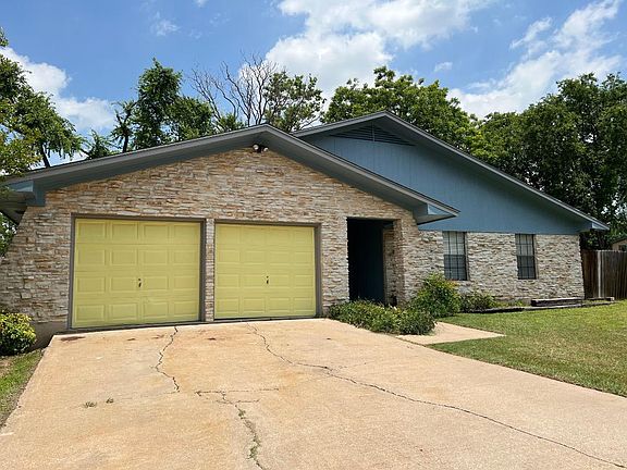 3rd image of 1009 Whispering Dr