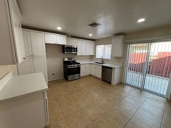 3rd image of 1011 Minerva Ct