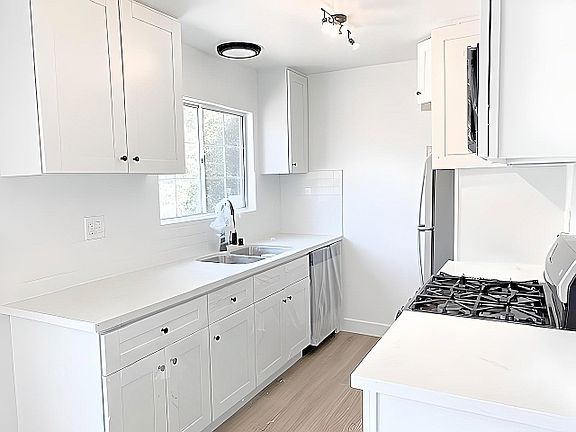 4th image of 2439 N Keystone St #C