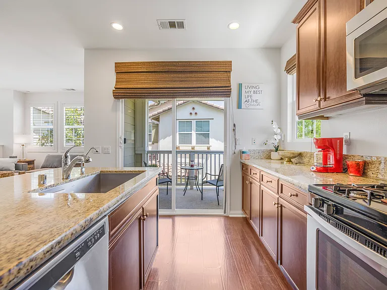 3220 N Ventura Rd — Photo 10