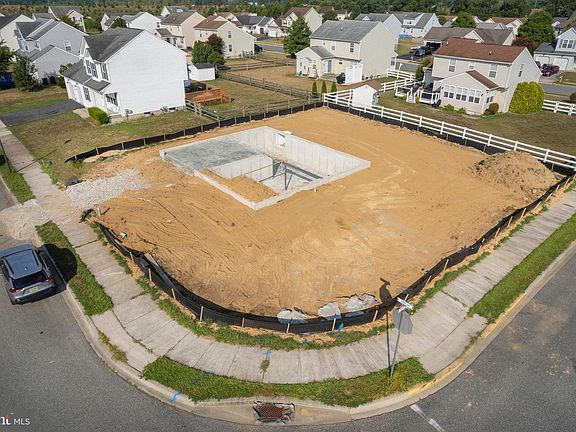 5th image of 706 Dairy Dr
