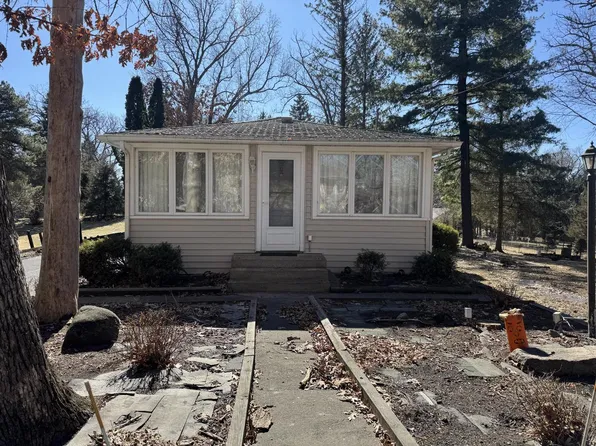 W5419 Walworth DRIVE, Elkhorn, WI 53121