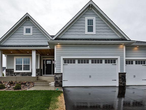 Photos of a similar home.