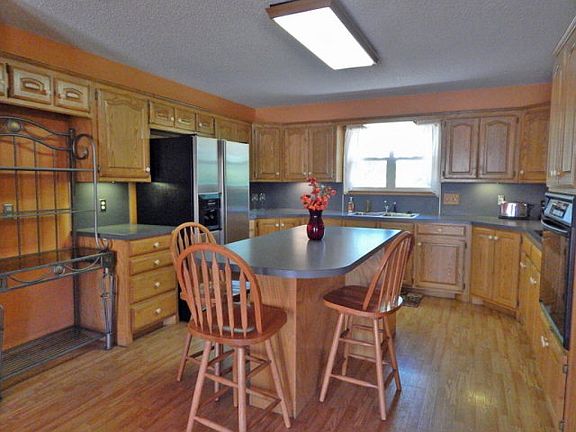 4th image of 803 E Avenue J