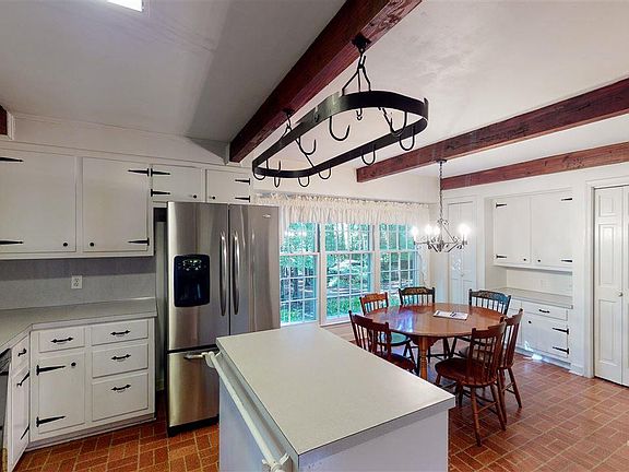 5th image of 2318 Honeysuckle Ct