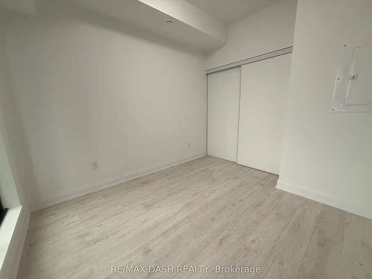 20 Soudan Ave #1906 — Photo 15