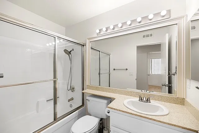 2nd Bathroom
