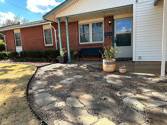 3rd image of 4822 Bonny Dr