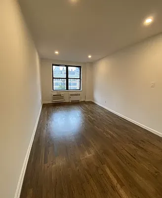 Rented by Current Real Estate Advisors | media 6