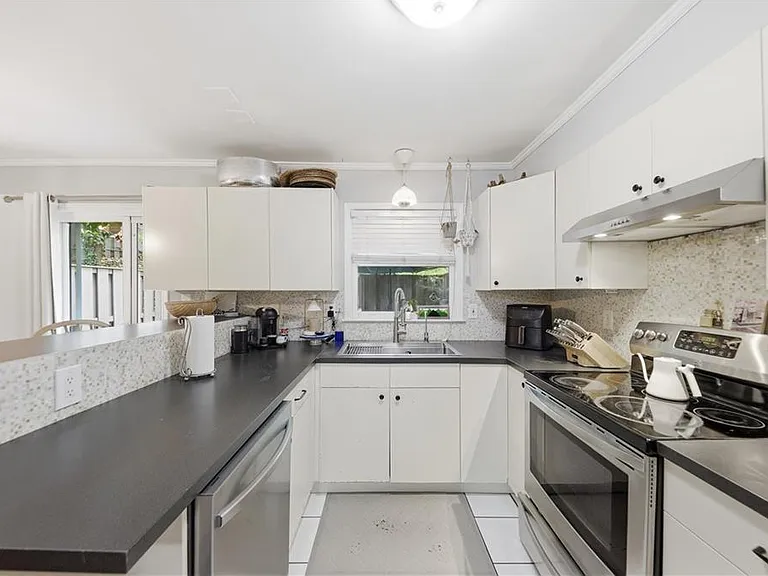 174 Maribeau Sq NW — Photo 8