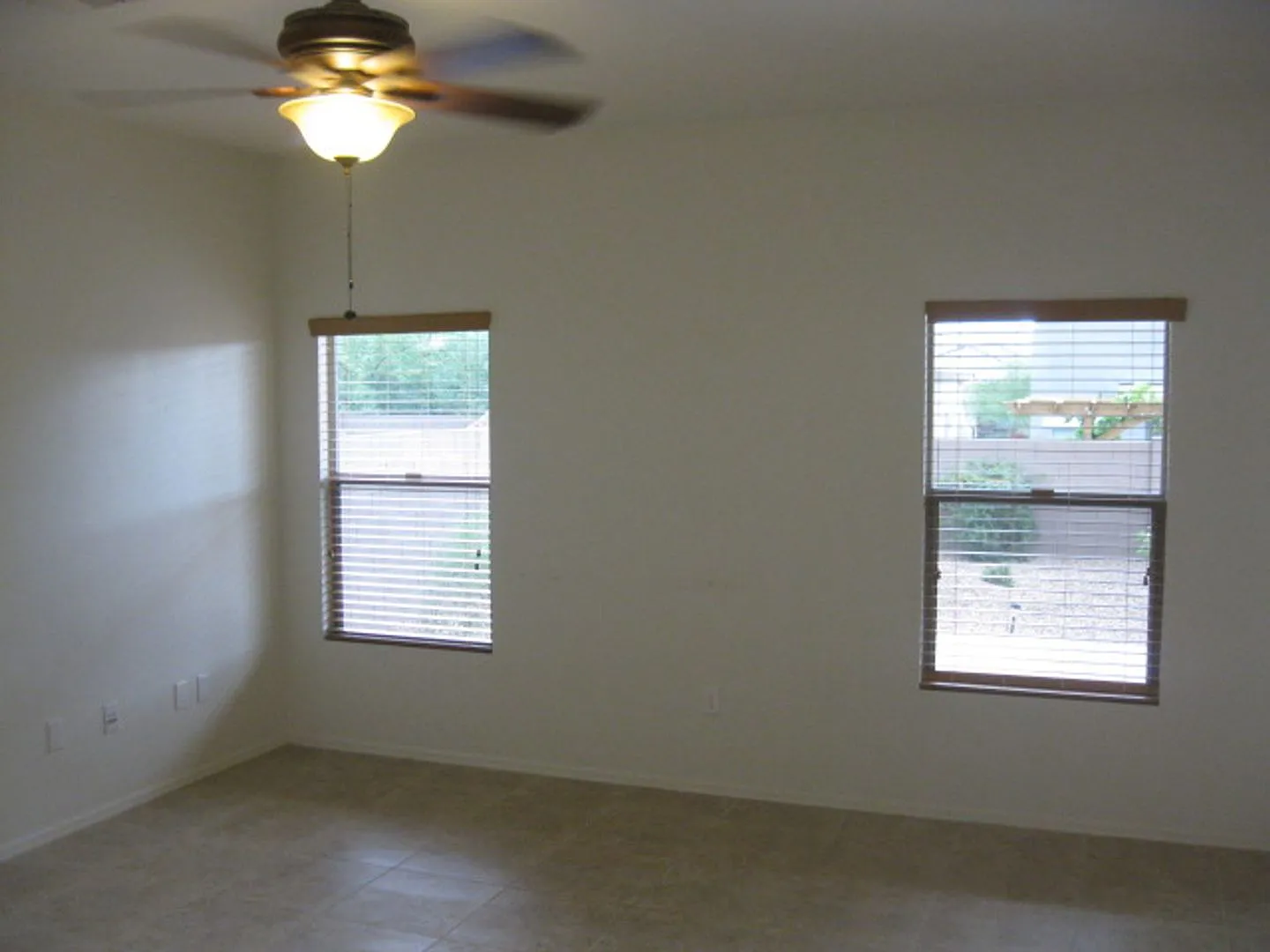 Rancho Sahuarita, 4 Bedroom 3 Bath, Family Room, Granite, Tile Flooring, Flagstone Patio — Photo 4