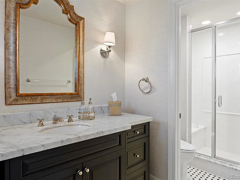 1350 E Greenwood Ln — Photo 30