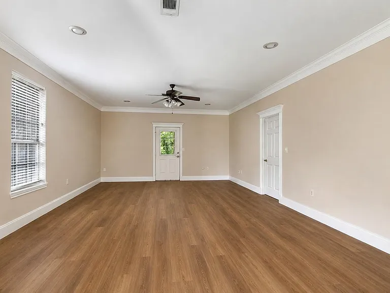 108 Harbour Town Cir — Photo 6