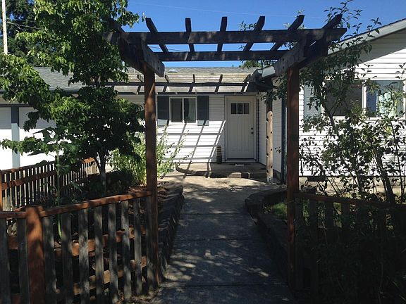 Path from sidewalk
