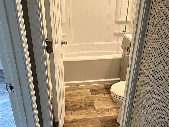 5th image of 5129 Crest Dr