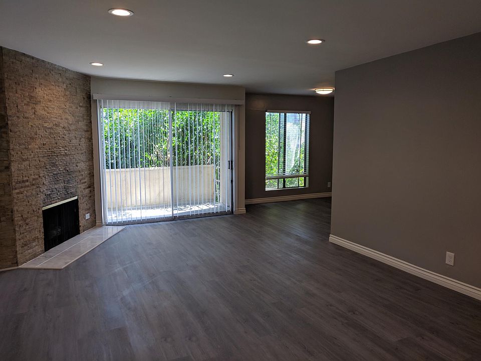 1st image of 10741 Moorpark St