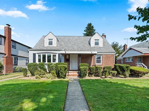 402 Wilson Boulevard, Mineola, NY 11501