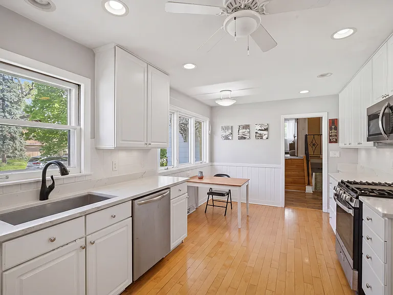 1322 Brook Ln — Photo 5