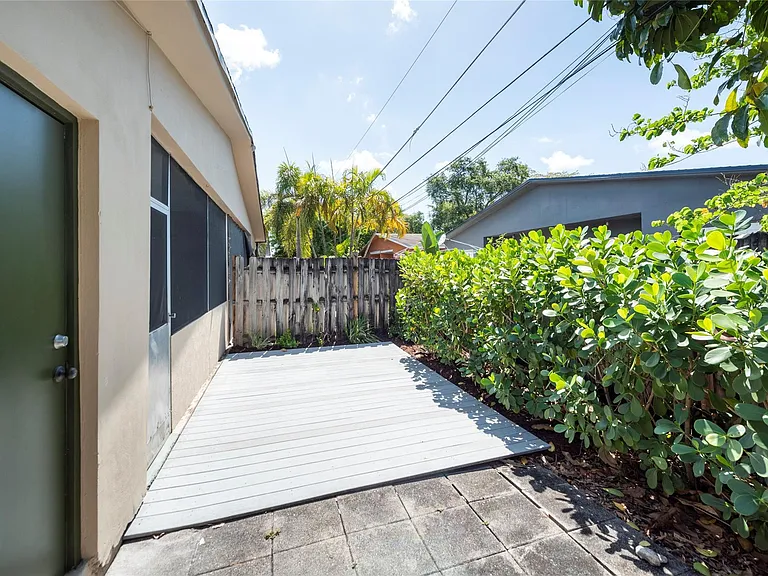 930 Mandarin Isle — Photo 23