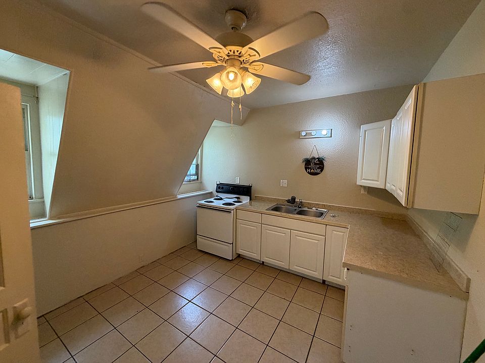 1st image of 528 Smith St APT 2