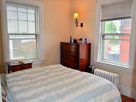 4th image of 556 Hope St #556