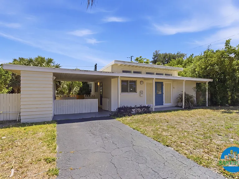 6366 Hampton Dr N — Photo 2