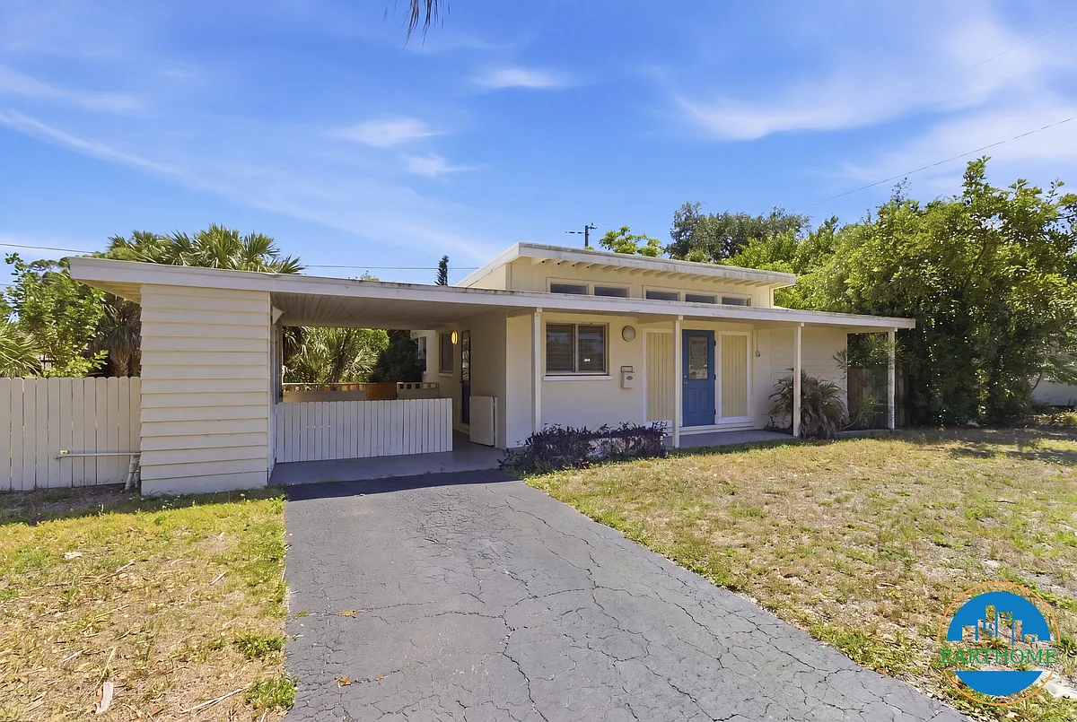 Building Photo - 6366 Hampton Dr N