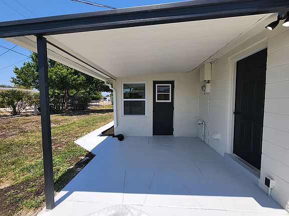 3rd image of 3543 Kingsbury Dr