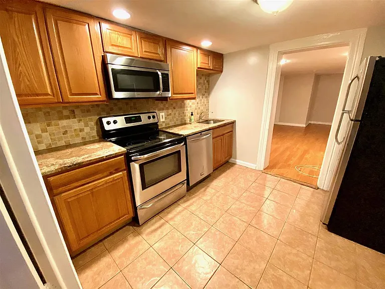611 Bloomfield St #GRDN — Photo 5