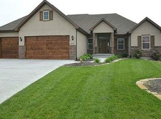 611 Indian Trl, Smithville, MO 64089