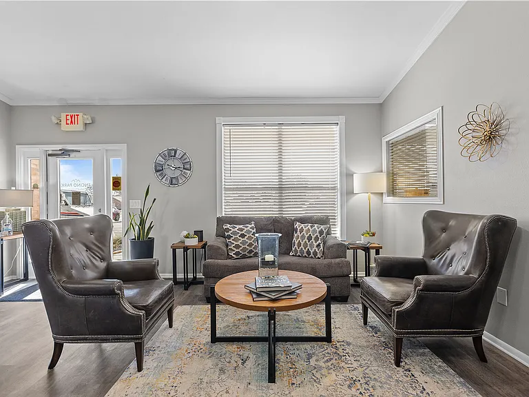 Encino Park Apartments — Photo 11