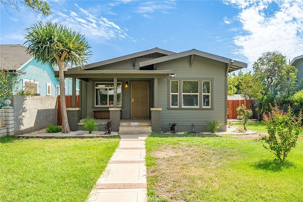 2 bed, 775 sqft, $2,950 — Photo 2