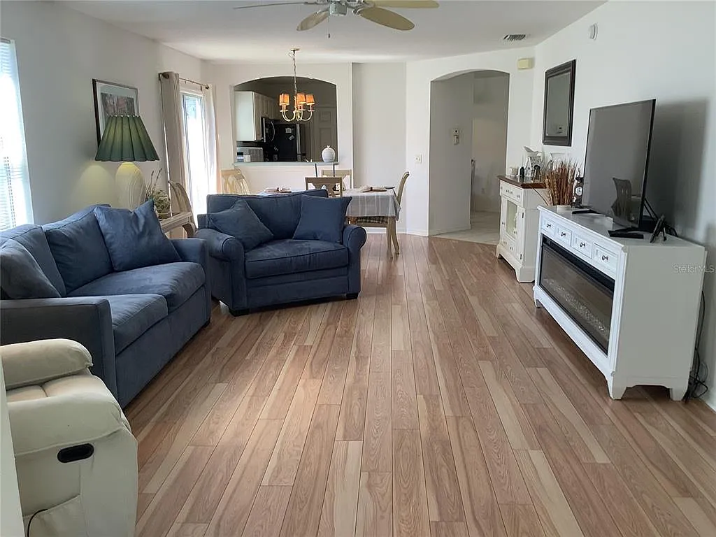 2 bed, 2.0 bath, 1335 sqft, $4,500 — Photo 3