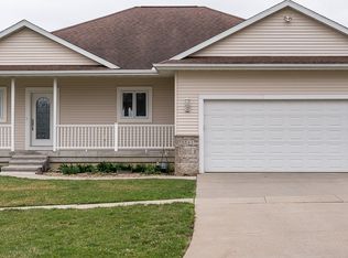 3511 Rogers Rd NW, Cedar Rapids, IA 52405