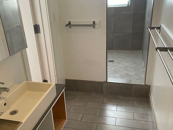 4th image of 950 56th St Suite B