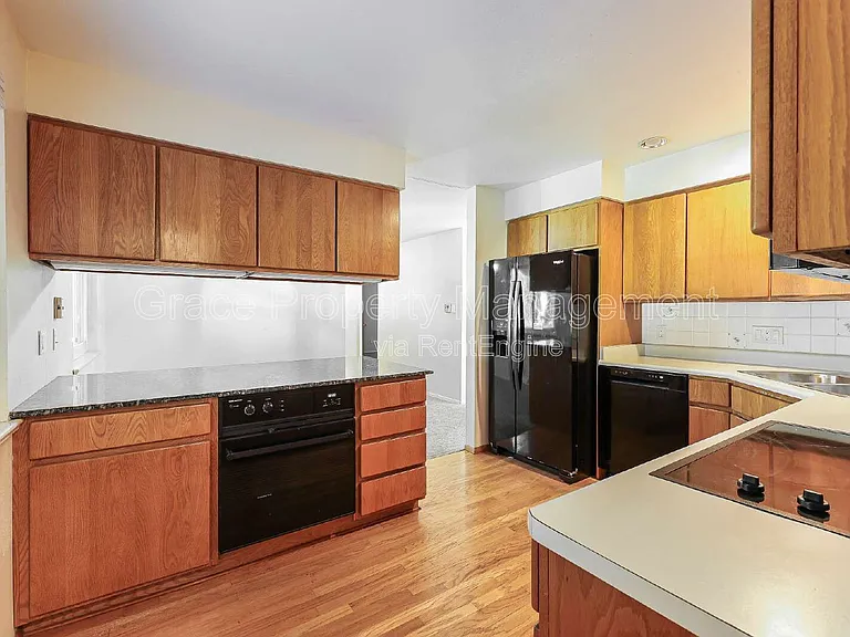 7033 S Cherry St — Photo 5