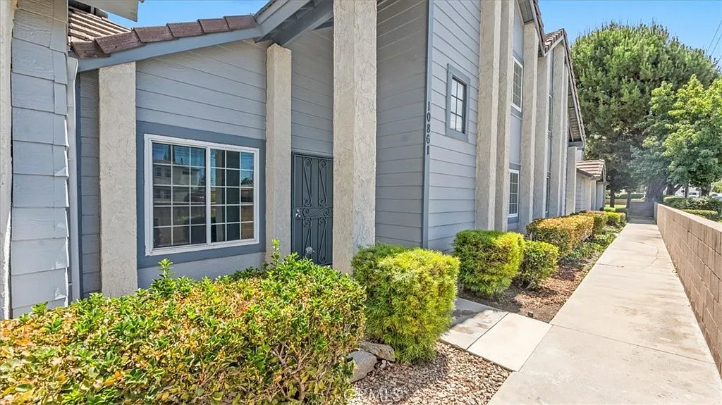2 bed, 1039 sqft, $3,000 — Photo 1