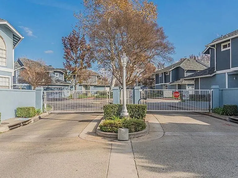 N Glendora Ave — Photo 2