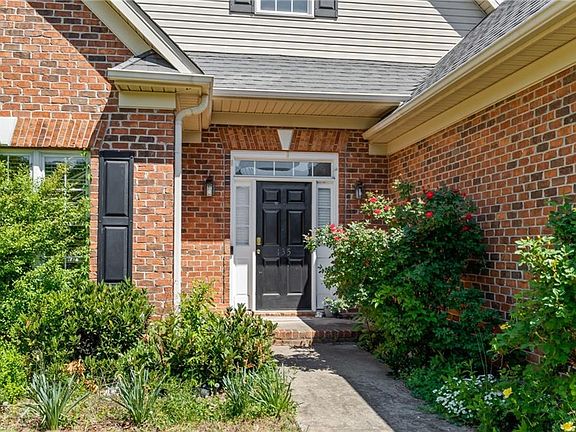 4th image of 135 Oak Run Ct