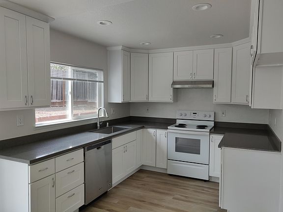 2nd image of 319 Vineyard Dr