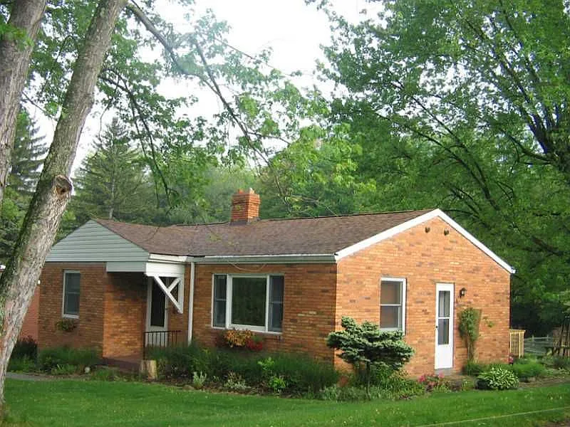 1001 Victory Rd photo 1