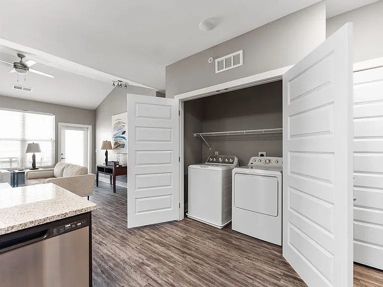 Bonavia Luxury Apartments — Photo 16