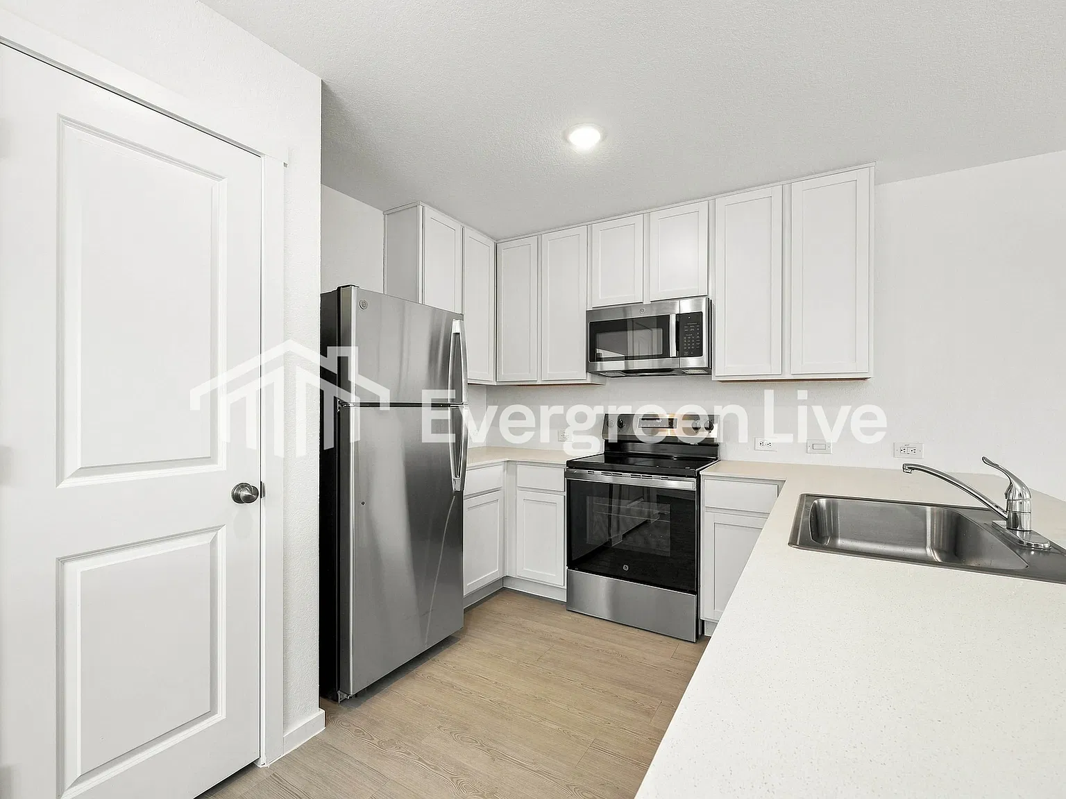 4 bed, 2.0 bath, 1867 sqft, $1,565 — Photo 4