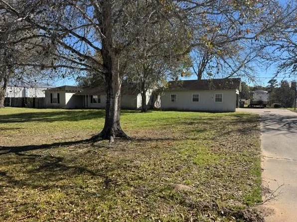 2119 Walnut St, Columbus, TX 78934